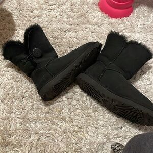 Black uggs